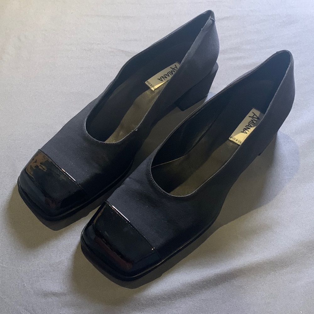 AMIANA size 9 1/2 heels in black. 2 inch heel height